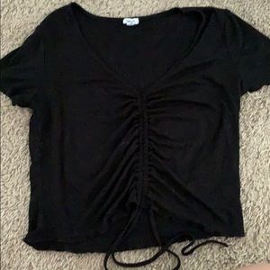black cropped v neck tee